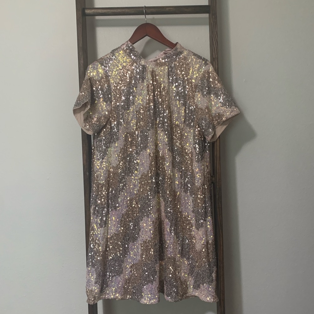 FATE Sequin Short Sleeve Top